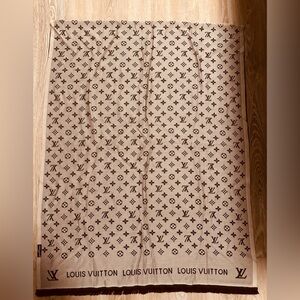 Lv Patterned Silk Cashmere Double Sided Shawl black& white